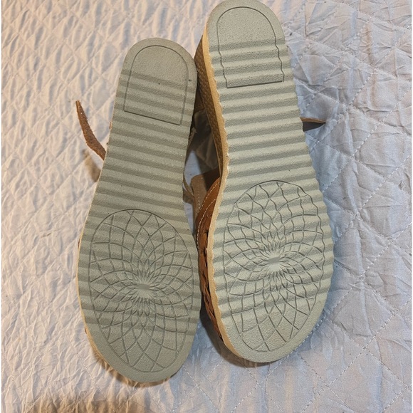 NEW Huaraches with low wedge heel - Picture 4 of 4